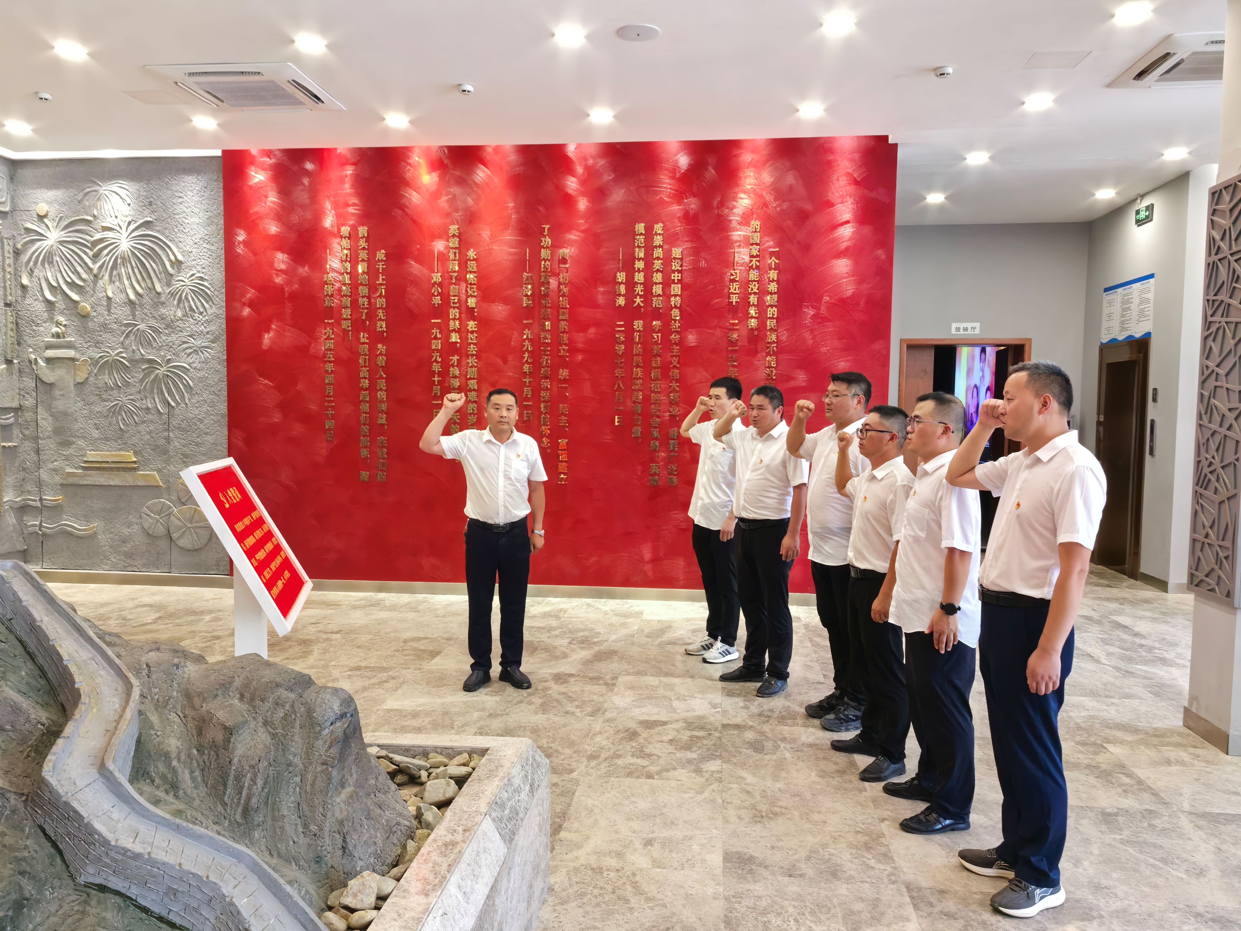凤凰山党支部小.jpg